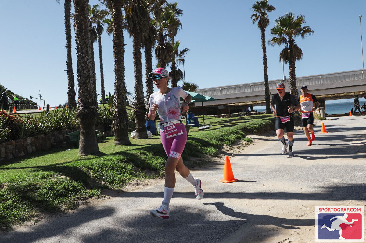 Кристина Петрова на беговом этапе Ironman South Africa 2025