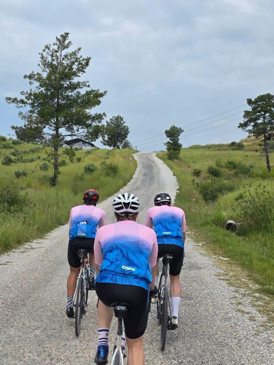 Фотография к новости «Заказ клубной формы в мае! 🚴‍♀️🏃‍♂️», 2